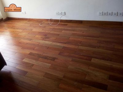 len tường sàn gỗ
