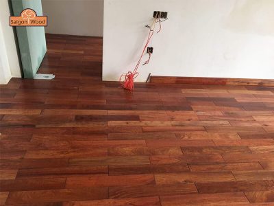 len tường sàn gỗ
